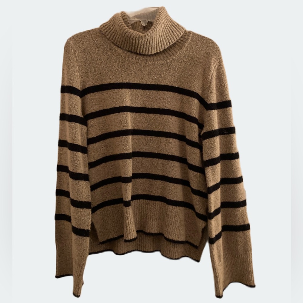 ROMEO&JULIET: Women’s Turtle Neck Top